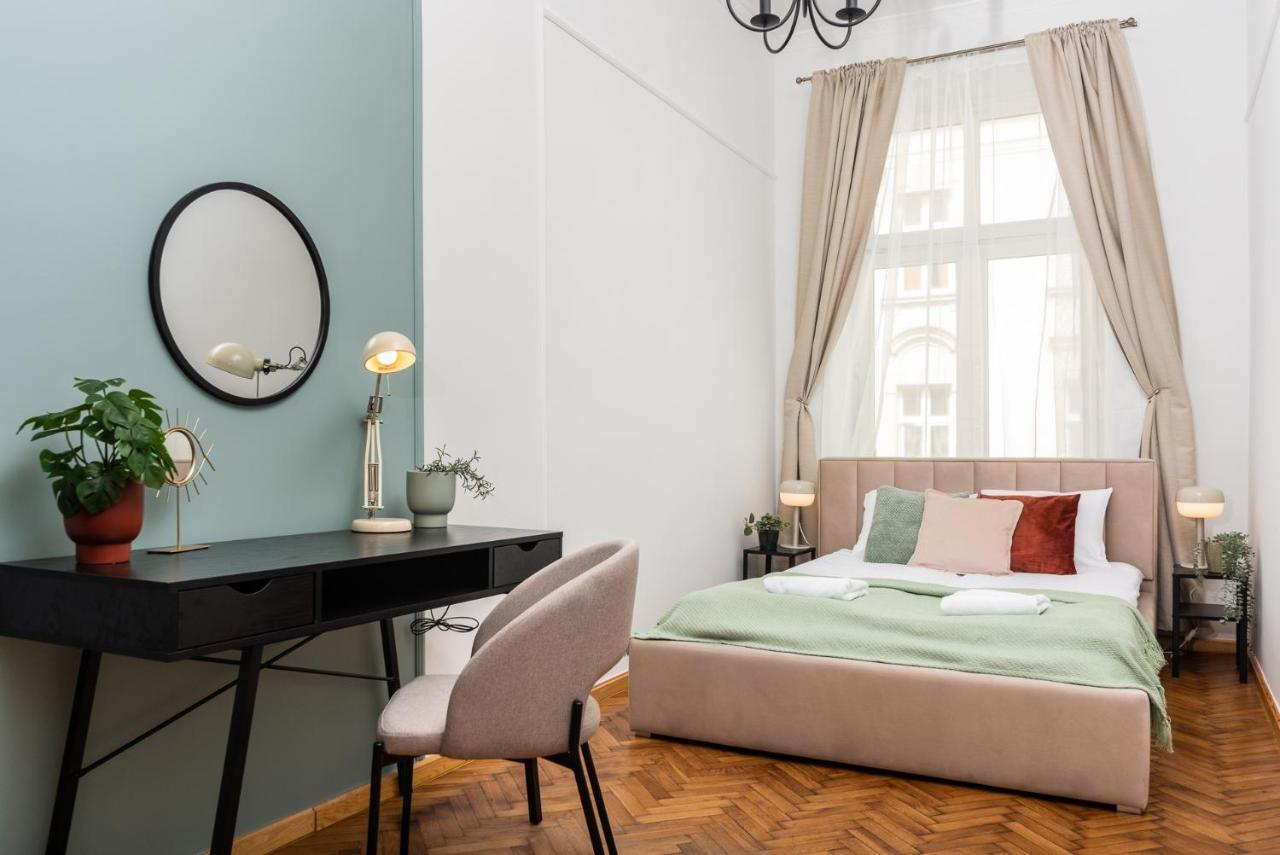 Classy Old Town Apartment - By Upstairs Krakow Luaran gambar