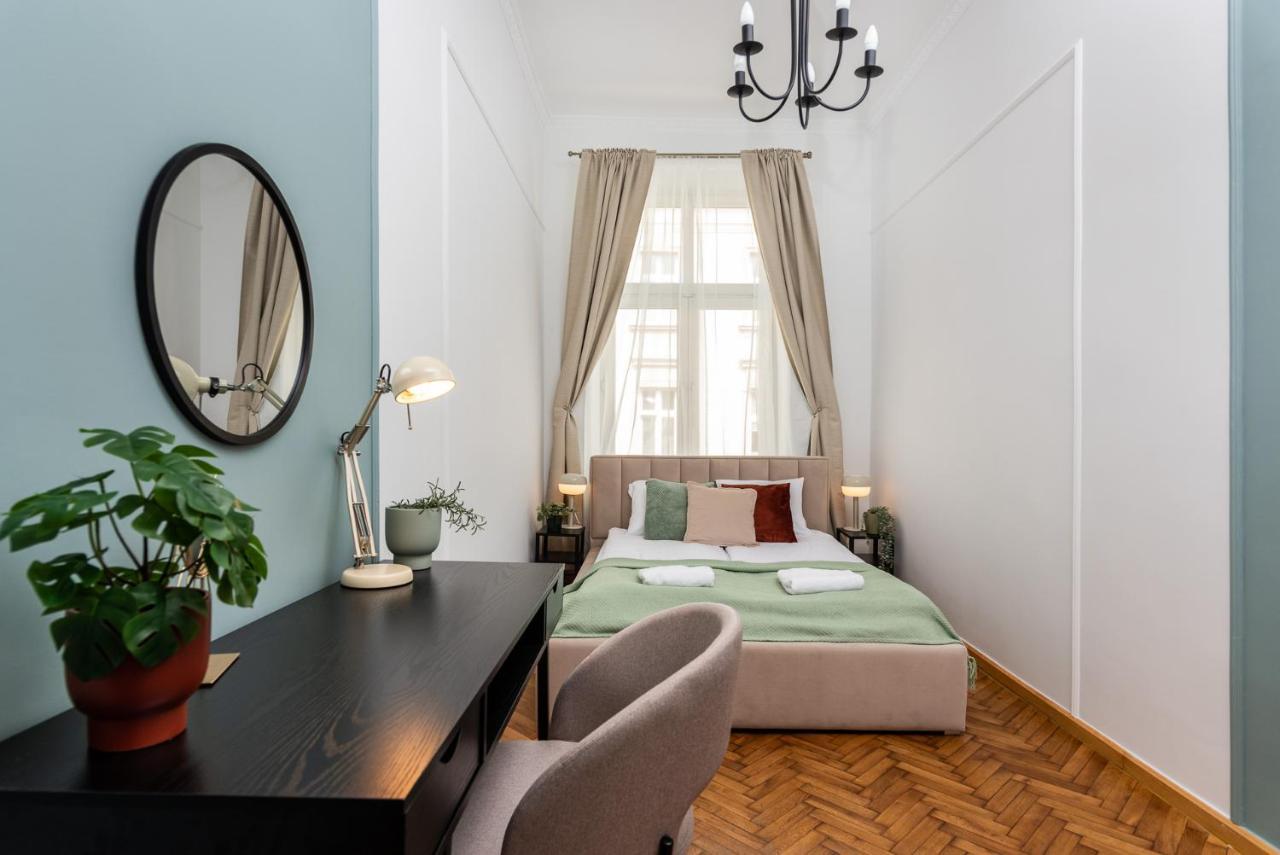 Classy Old Town Apartment - By Upstairs Krakow Luaran gambar